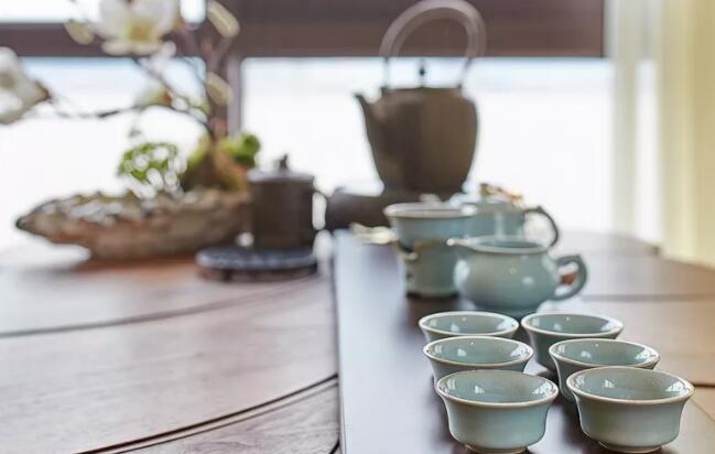 茶樓茶室家具之茶桌與坐具的材質選擇